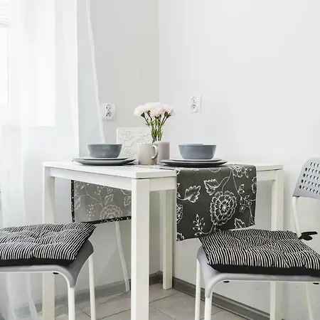 Апартаменты Fioletowy Krakowskie Przedmiescie 26